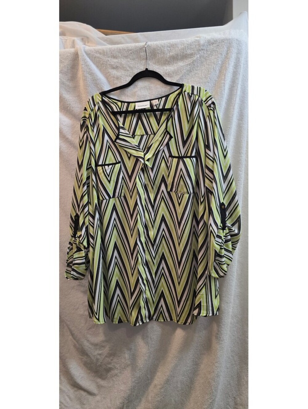 Avenue sz. 30-32 green black chevron blouse